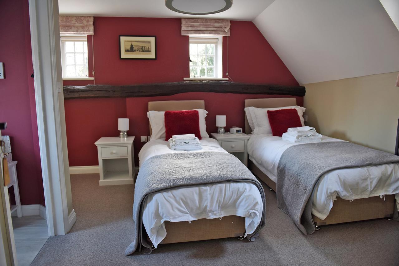 The Three Horseshoes Warham Luaran gambar